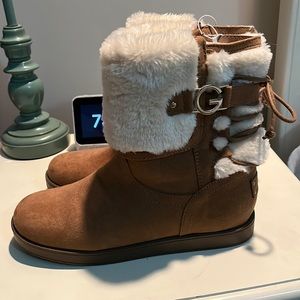 NWOT BGB Snow Boots